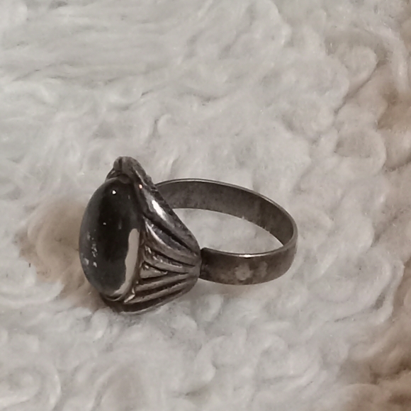 Elegant Black Stone Silver Ring - Picture 6 of 9